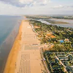 Cozy With Terrace Appartement Bibione