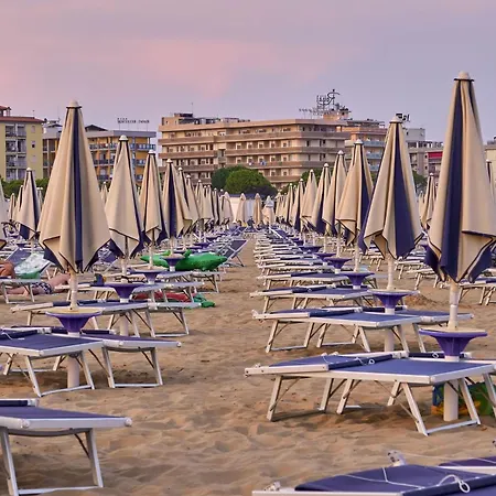 Cozy With Terrace Appartement Bibione