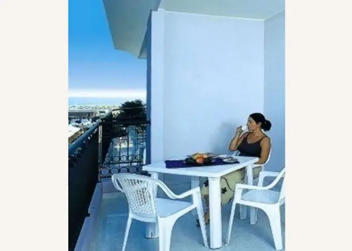 Cozy With Terrace דירה ביביונה